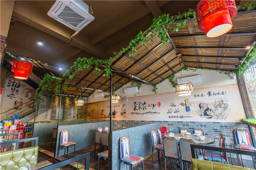 400平山里人家湘菜館裝修設(shè)計(jì)
